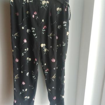 Mango tanje ljetne svečane hlače S/36