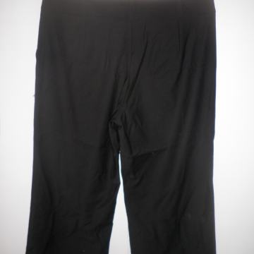 MASEGO - ŽENSKE VUNENE KAPRI HLAČE 42 L