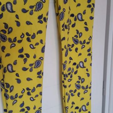 ''SUZY'' PAMUČNE hlače zanimljivog uzorka..NOVE NENOŠENE