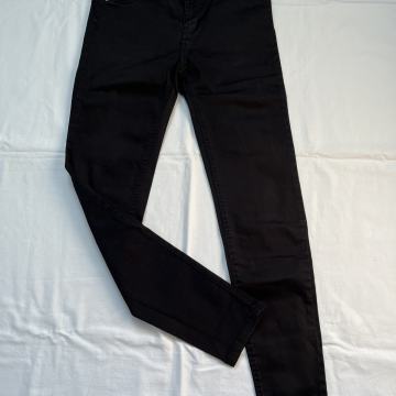 Pull and Bear crne hlače vl. 38 /TOTALNA ČISTKA