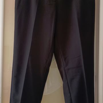 Reserved fine hlače