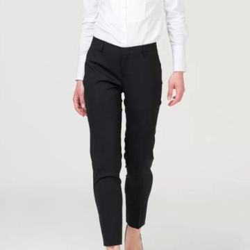 CRNE HLAČE VEL.38 - NOVO