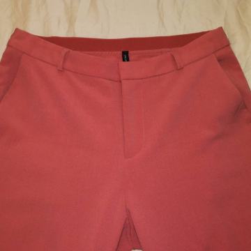 Roze poslovne hlače