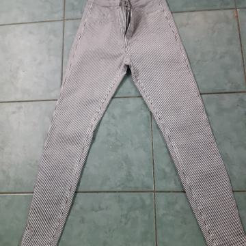 SINSAY PRUGASTE SKINNY HLAČE 36