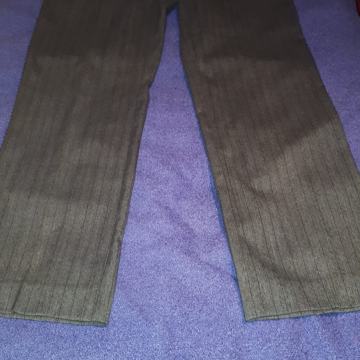 NOVE ŽENSKE HLAČE 38 M SMEĐE PUNIJE PRUGE DETALJI