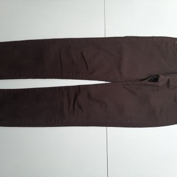 Smeđe hlače keperice 40