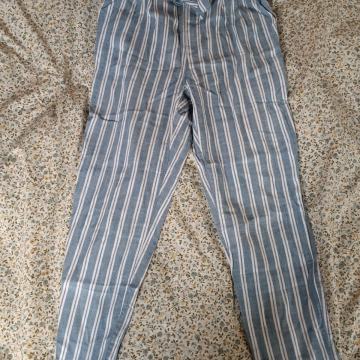 Stradivarius prugaste hlače veličina S