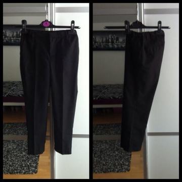 SVEČANE CRNE HLAČE NA CRTU VEL.38