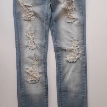 Svijetle plave izrezane traperice 38