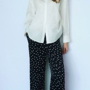 Tamnoplave hlače na točkice