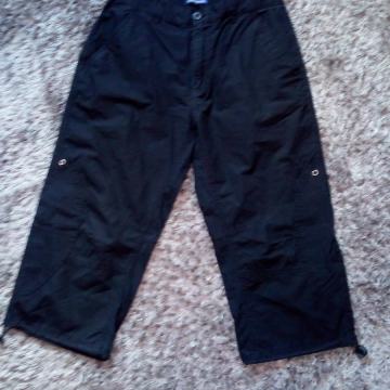 Ženke kapri hlače veličina 40