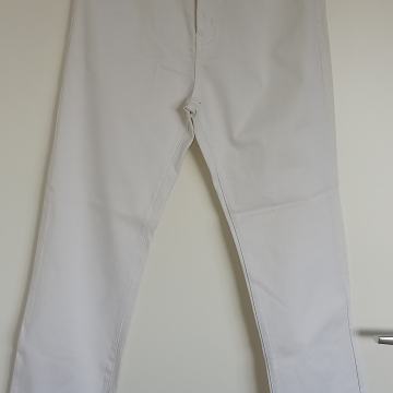 Ženske bijele traperice-vel.M