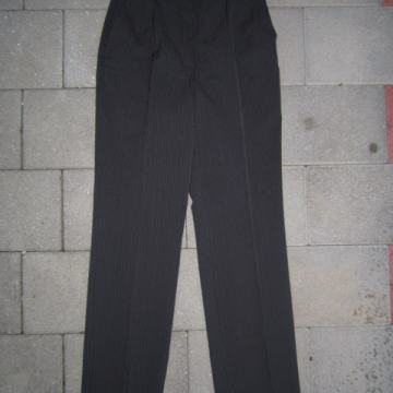 Ženske elegantne hlače na crtu C&A vel. 38