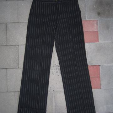 Ženske elegantne hlače na crtu s manžetama vel. 38