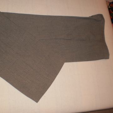 Ženske hlače na crtu vel. 40