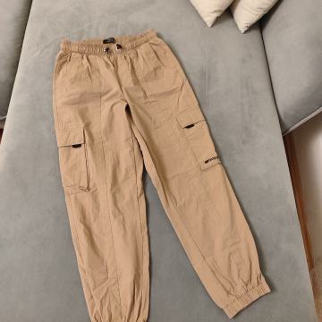 Ženske hlače M veličine