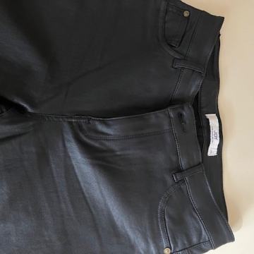 ženske hlače s premazom