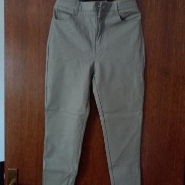 ŽENSKE HLAČE STRADIVARIUS VEL.40