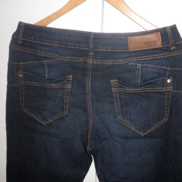 ŽENSKE HLAČE TRAPERICE 38 M