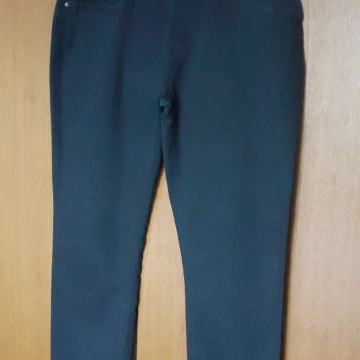 ženske hlaće vel 40