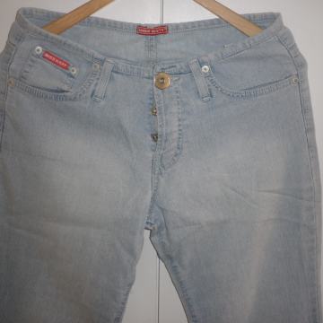 ŽENSKE LAGANE HLAČE TRAPERICE 38 M