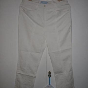 ŽENSKE LAGANE PAMUČNE KAPRI HLAČE 38 - 40 M