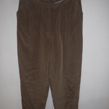 ŽENSKE LAGANE SVILENE HLAČE 40 M - L