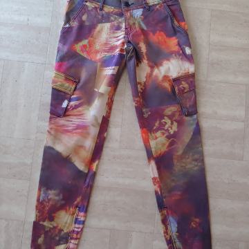 Ženske šarene, laganije hlače Diesel, vel. S