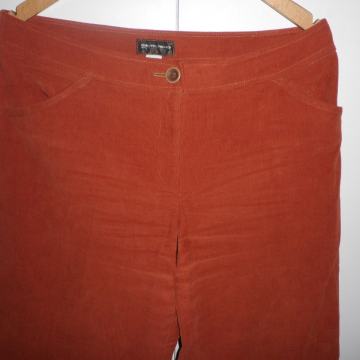 ŽENSKE ŠIROKE SAMTANE HLAČE 42 L