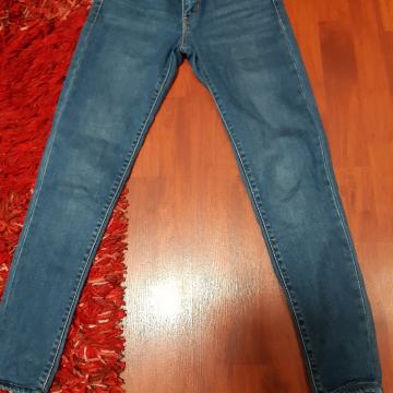 ŽENSKE SKINNY LEVISICE  25/32