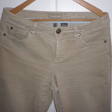 ŽENSKE TOPLE SAMTANE HLAČE 40 M