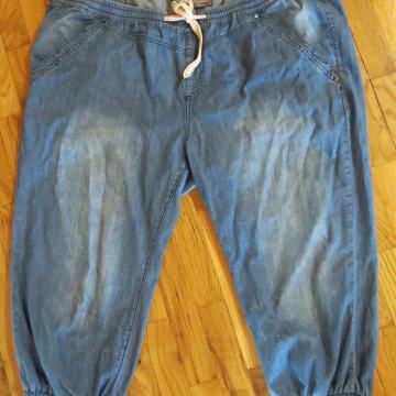 Ženske traper hlače, 3/4 nogavice, vel. 50