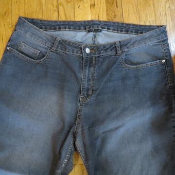 Ženske traperice, br. 48