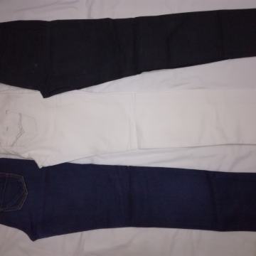 ženske traperice 3 kom