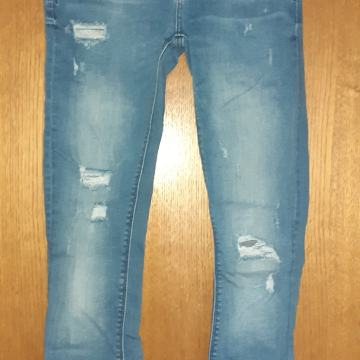 ženske traperice vel 28 super akcija