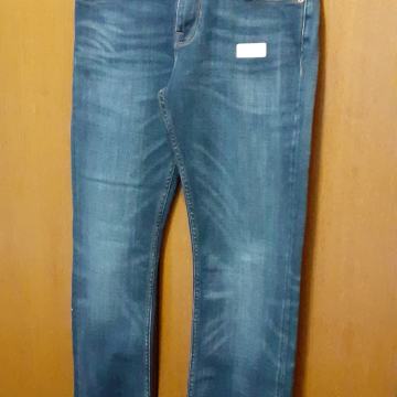 ženske traperice  vel 40/42  smiženo