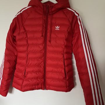 Adidas crvena jakna vl. 36