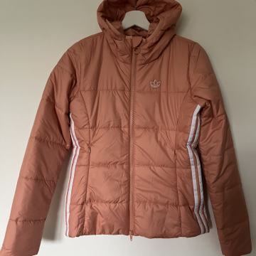 Adidas prošivena jakna boja breskve vl. XXS/ XS