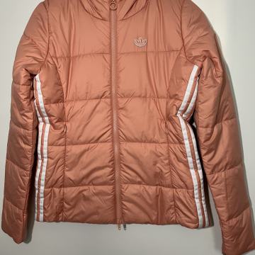 Adidas prošivena jakna boja breskve vl. XXS/ XS