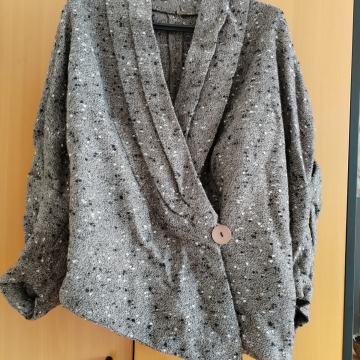 RASPRODAJA!!!  ASIMETRIČNA JAKNICA 38 / 40