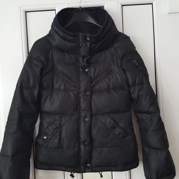 Benetton jakna sa perjem br 40