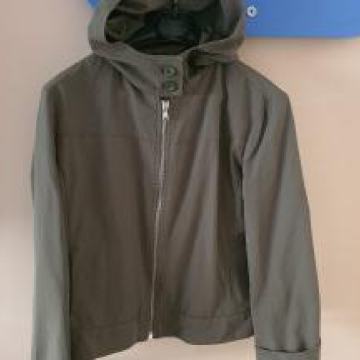 Benetton ženska jakna s kapuljačom, vel. M