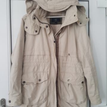 Bershka jakna velicina L