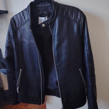 Bershka kožna jakna