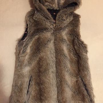 BERSHKA krzneni prsluk s kapuljačom - vel. S - NOVO