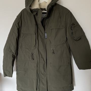 Bershka zimska parka s kapuljačom vl.XS