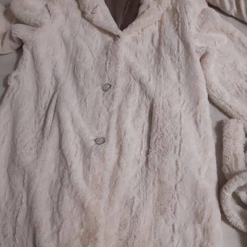 Biela bundica, umjetno krzno, L/XL