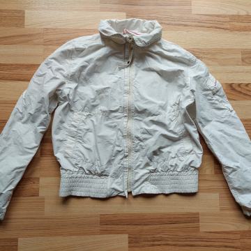 bijela bomber jaknica