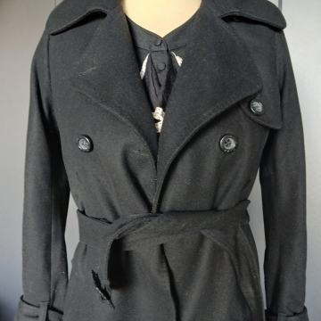 BRUUNS BAZAAR kratka crna jakna velicina 36/38