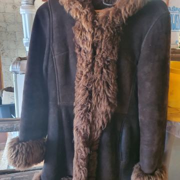 Bunda čokoladne boje jako topla